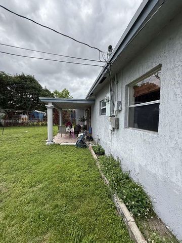 6708 Raleigh St, Hollywood, FL 33024