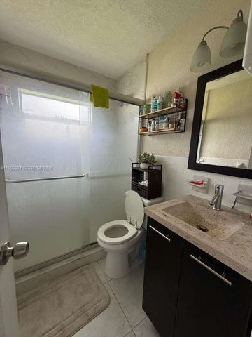 6708 Raleigh St, Hollywood, FL 33024