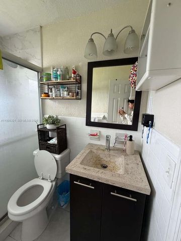 6708 Raleigh St, Hollywood, FL 33024