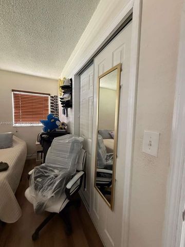 6708 Raleigh St, Hollywood, FL 33024