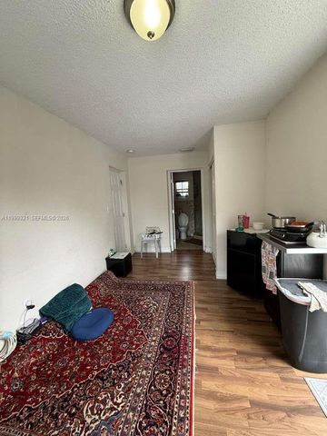 6708 Raleigh St, Hollywood, FL 33024