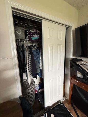 6708 Raleigh St, Hollywood, FL 33024