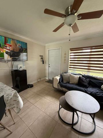 6708 Raleigh St, Hollywood, FL 33024