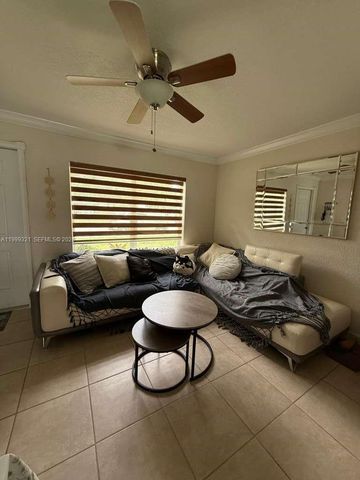 6708 Raleigh St, Hollywood, FL 33024