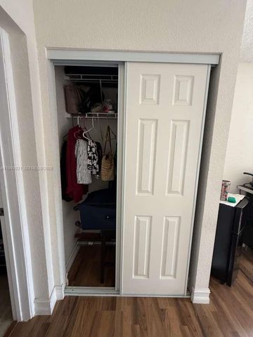 6708 Raleigh St, Hollywood, FL 33024