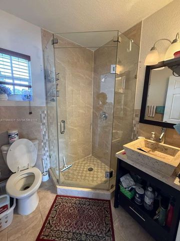 6708 Raleigh St, Hollywood, FL 33024