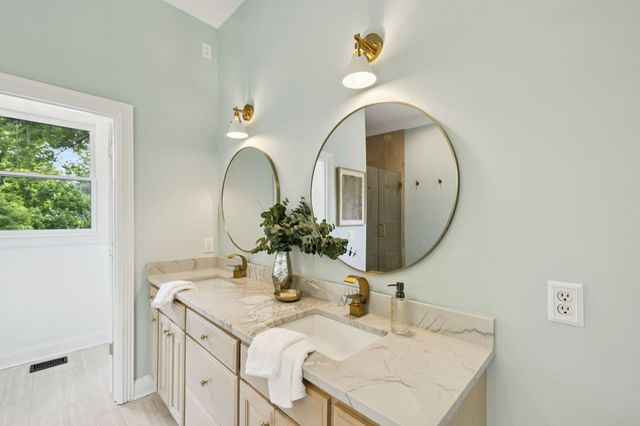 1925 Vicksburg Ln, Lebanon, TN 37087