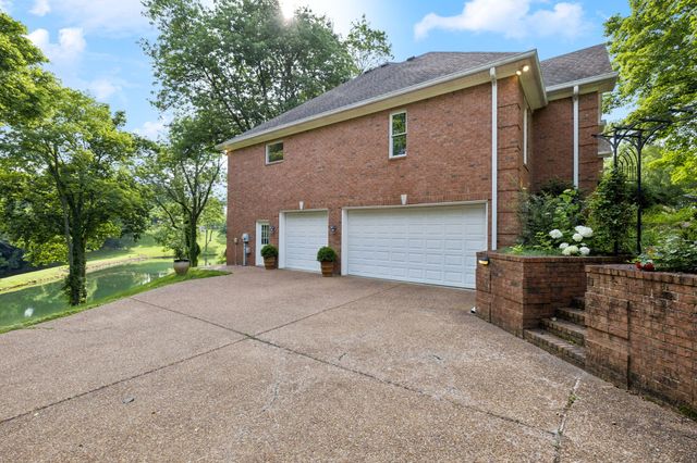 1925 Vicksburg Ln, Lebanon, TN 37087