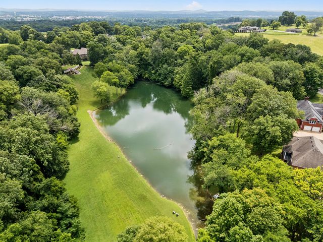 1925 Vicksburg Ln, Lebanon, TN 37087