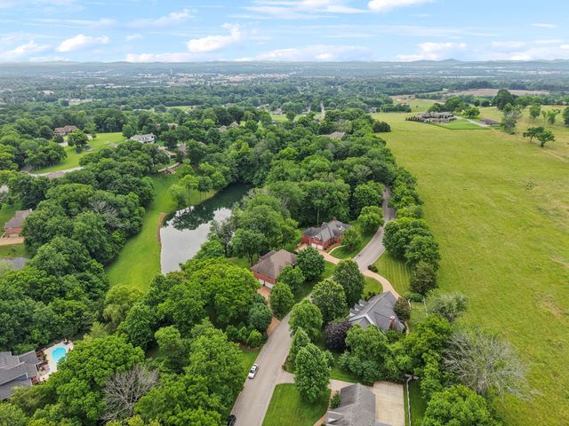 1925 Vicksburg Ln, Lebanon, TN 37087