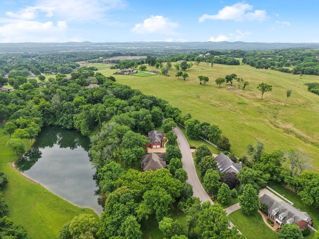 1925 Vicksburg Ln, Lebanon, TN 37087