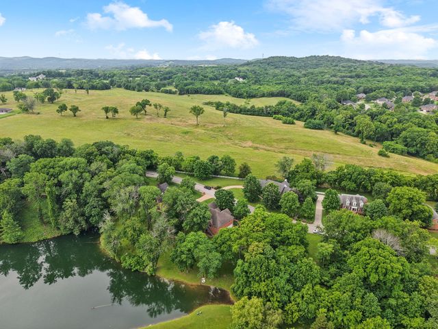 1925 Vicksburg Ln, Lebanon, TN 37087