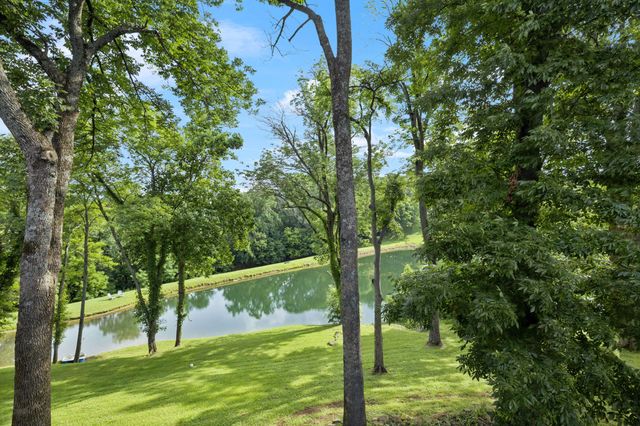 1925 Vicksburg Ln, Lebanon, TN 37087