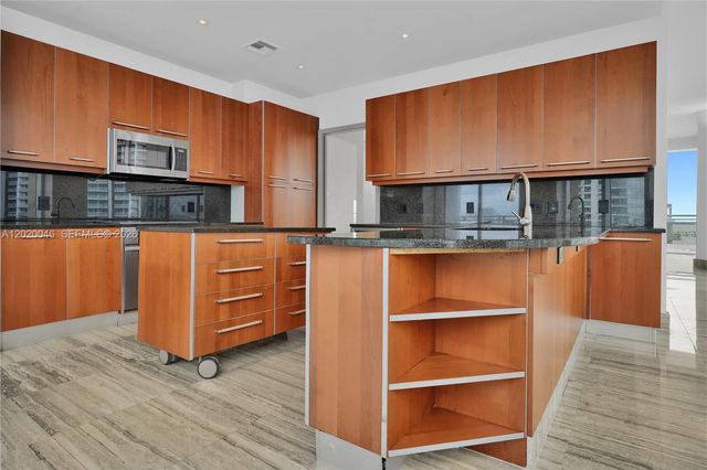 901 Brickell Key Boulevard 3204, Miami, FL 33131