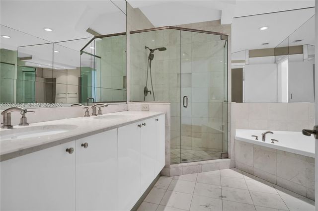 901 Brickell Key Boulevard 3204, Miami, FL 33131