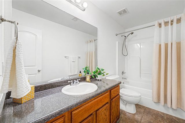 581 Tamarron Drive, Centerton, AR 72719