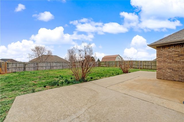 581 Tamarron Drive, Centerton, AR 72719