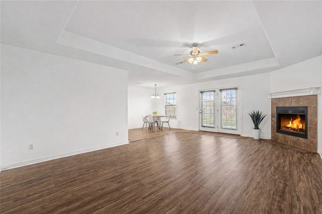 581 Tamarron Drive, Centerton, AR 72719