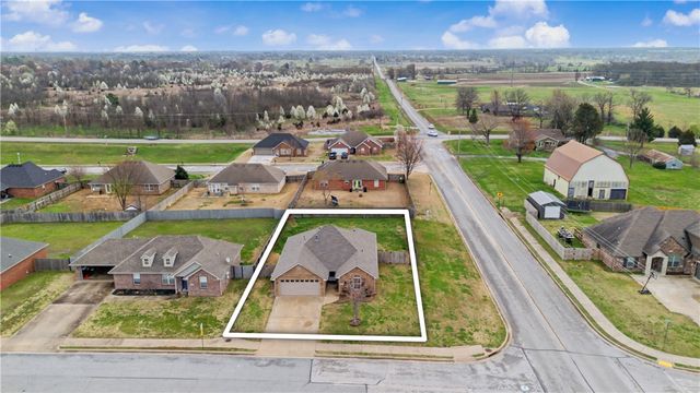 581 Tamarron Drive, Centerton, AR 72719