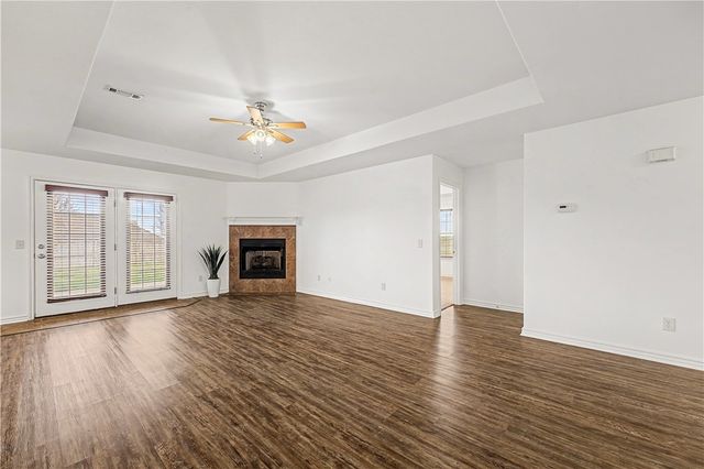 581 Tamarron Drive, Centerton, AR 72719