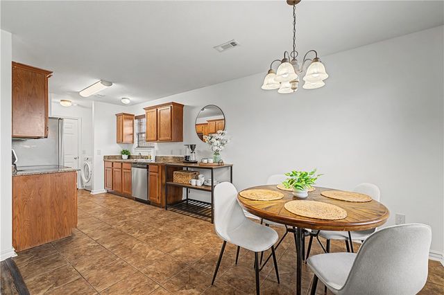 581 Tamarron Drive, Centerton, AR 72719