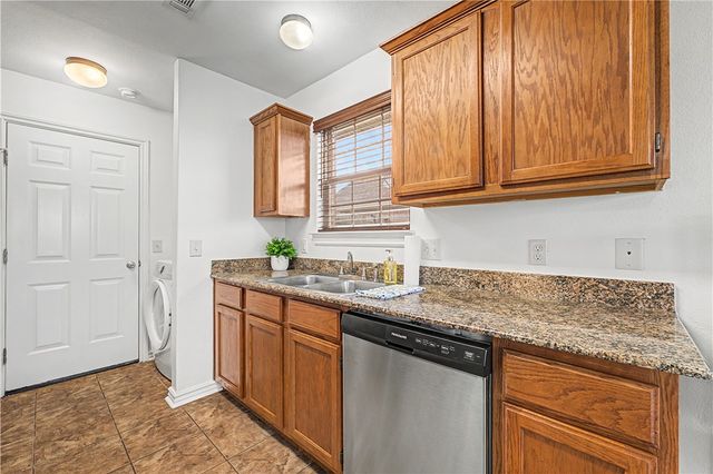 581 Tamarron Drive, Centerton, AR 72719