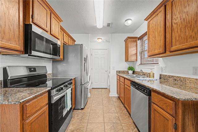 581 Tamarron Drive, Centerton, AR 72719