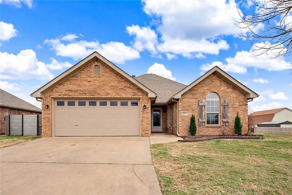 581 Tamarron Drive, Centerton, AR 72719