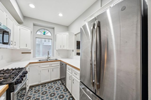 220 E 8th Street, Houston, TX 77007