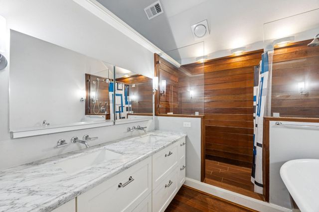 220 E 8th Street, Houston, TX 77007