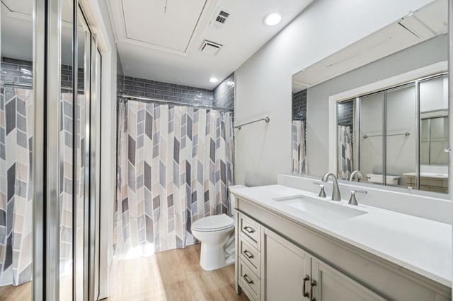 220 E 8th Street, Houston, TX 77007