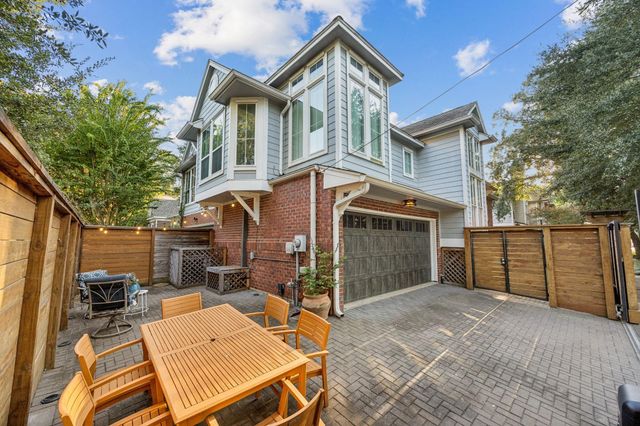 220 E 8th Street, Houston, TX 77007