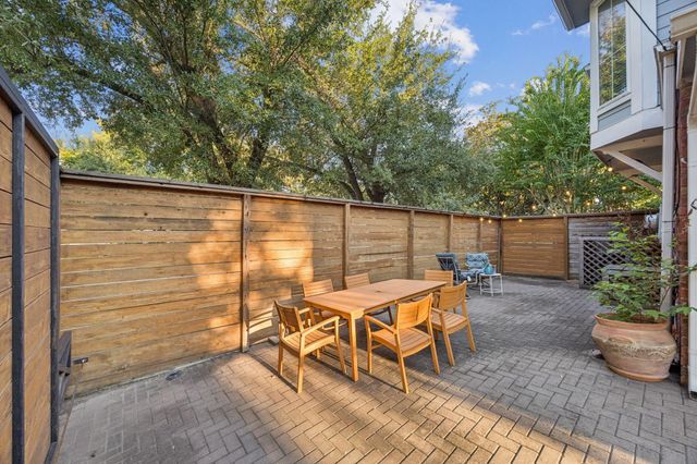 220 E 8th Street, Houston, TX 77007