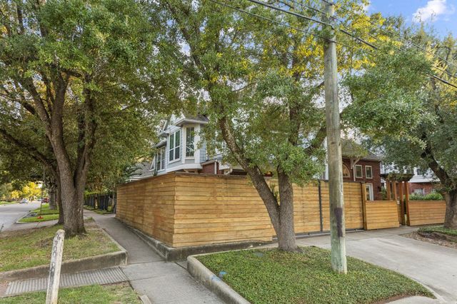 220 E 8th Street, Houston, TX 77007