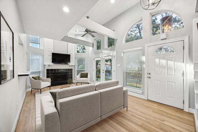 220 E 8th Street, Houston, TX 77007