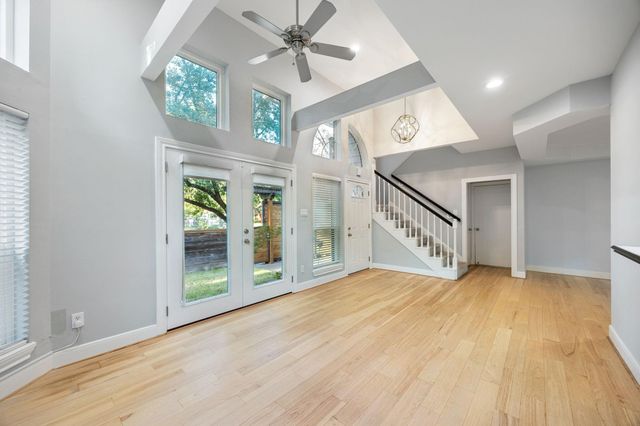 220 E 8th Street, Houston, TX 77007