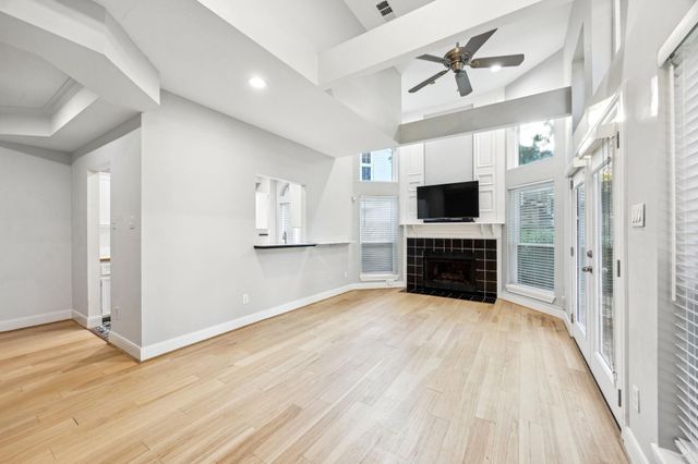 220 E 8th Street, Houston, TX 77007