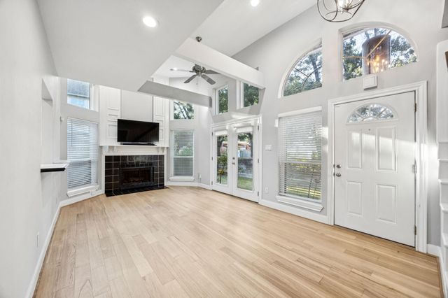 220 E 8th Street, Houston, TX 77007