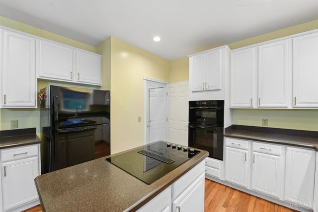 2 Clarke Court, Glendale, OH 45246