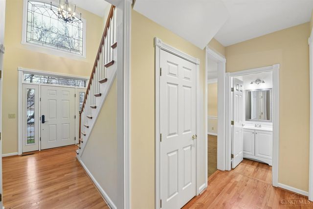 2 Clarke Court, Glendale, OH 45246