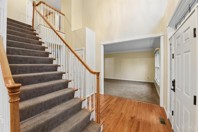 2 Clarke Court, Glendale, OH 45246