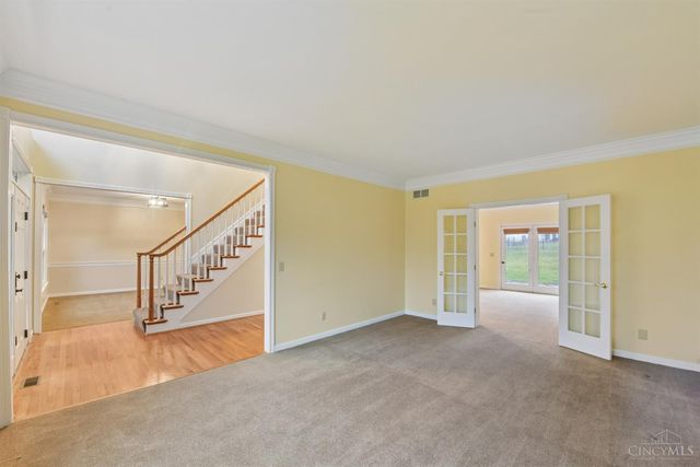 2 Clarke Court, Glendale, OH 45246