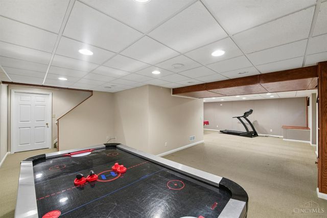 2 Clarke Court, Glendale, OH 45246