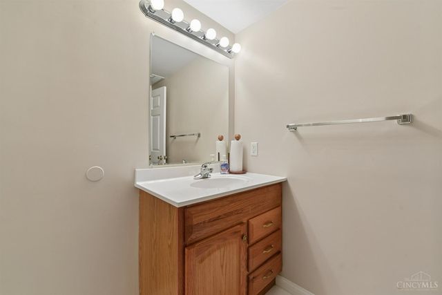 2 Clarke Court, Glendale, OH 45246