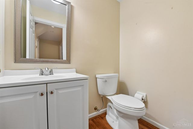 2 Clarke Court, Glendale, OH 45246