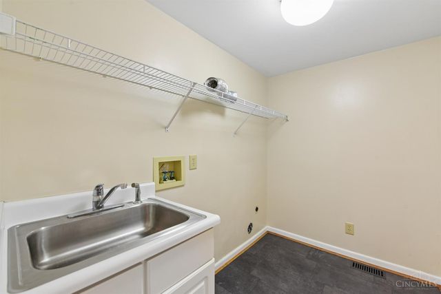 2 Clarke Court, Glendale, OH 45246