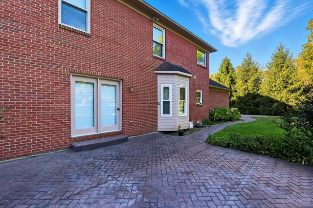 2 Clarke Court, Glendale, OH 45246