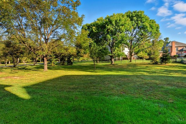 2 Clarke Court, Glendale, OH 45246