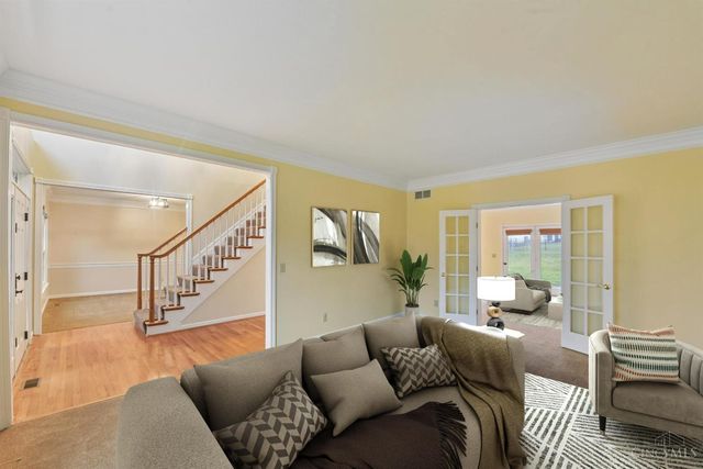 2 Clarke Court, Glendale, OH 45246