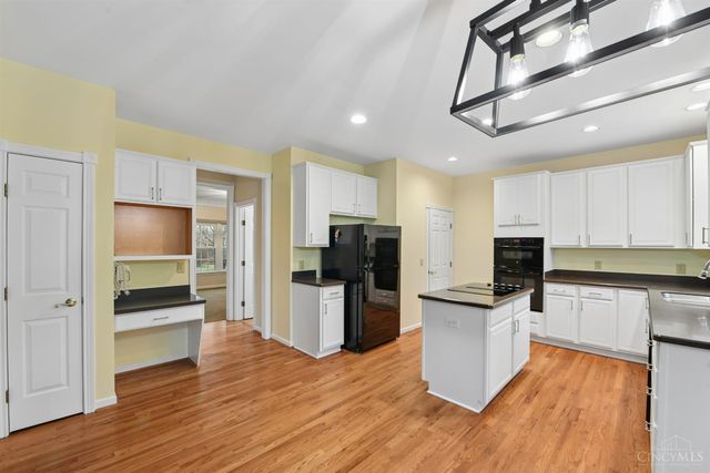 2 Clarke Court, Glendale, OH 45246